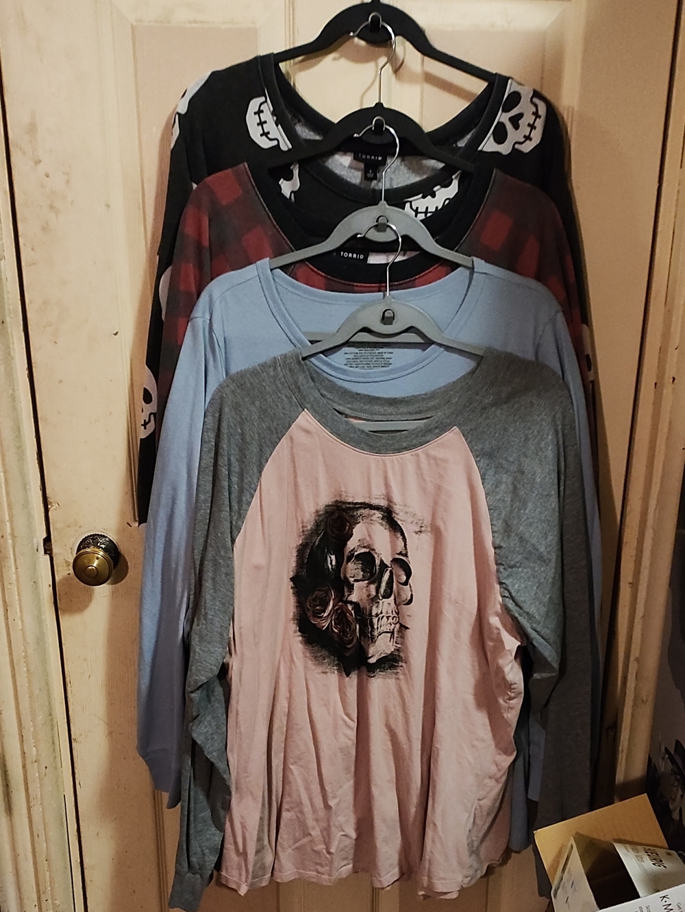Torrid Plaid Long Sleeve tees and fleece shirts. SEE DISCTRIPTION FOR SIZES